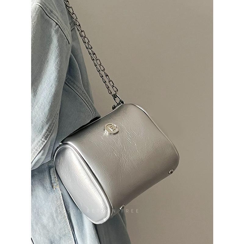 

Сумка женская 2024 новая модная повседневная универсальная модная серебряная мини маленькая ароматная цепочка на одно плечо сумка через плечо серебряный