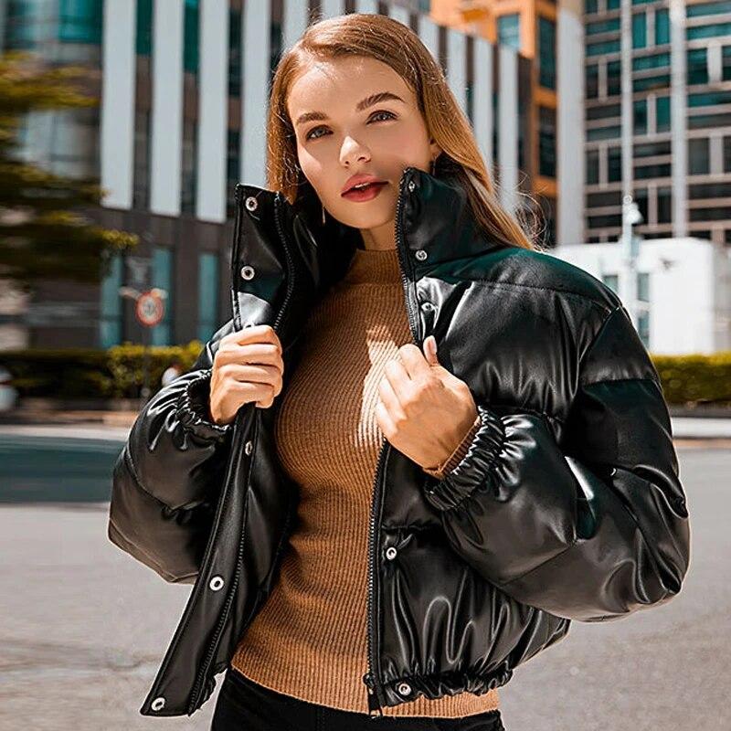 Cappotti Caldi Invernali Spessi in Ecopelle PU Parka Corti Moda Nero Imbottito in Cotone Punk Outwear Giacca da Donna in Piuma con Collo Rialzato Elegante con Zip Abbigliamento 2026