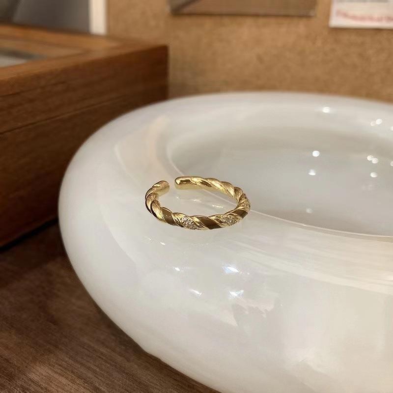 

Adjustable Chic Luxurious Open Ring With Dazzling Design For Modern Women