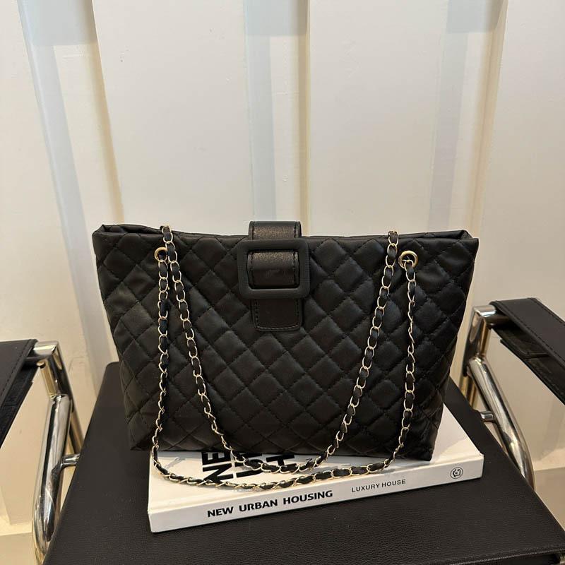 Fashion and Foreign Style Shoulder Bag, Beautiful Tote Bag 2025 Niche Design Trend Messenger Bag, Casual and Simple Handbag