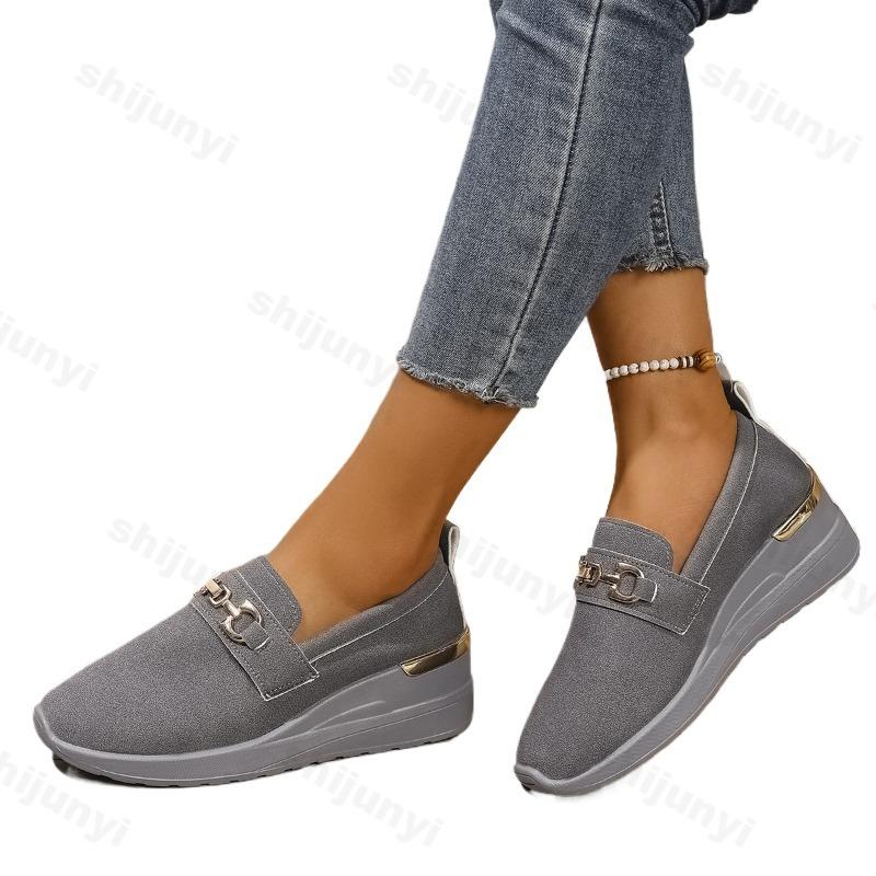 Fashion 2025 Autumn New Women's Retro Pointed Head Wedge Heel Casual Single Shoes Shallow Mouth Comfortable Metal Buckle Versatile Pumps