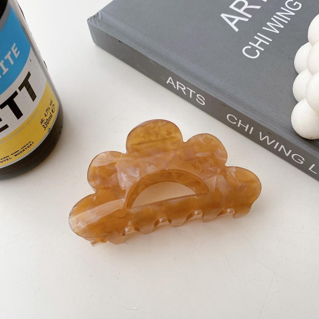 

Elegant Acryllic Hair Claw Clip With Hollow Design Perfect For Chic Ponytails And Hairstyles