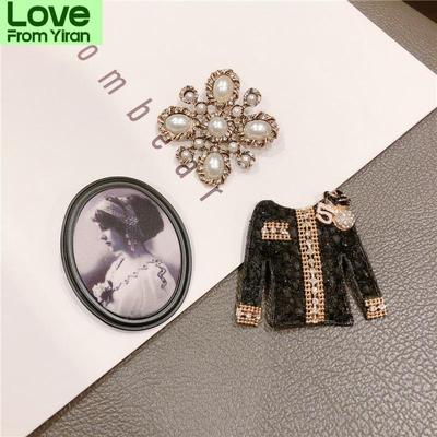 Vintage Handmade Luxo Roupas Broche Colar Moda Carta Pérola Mulher Listrado Broches Pin Mulher Jóias