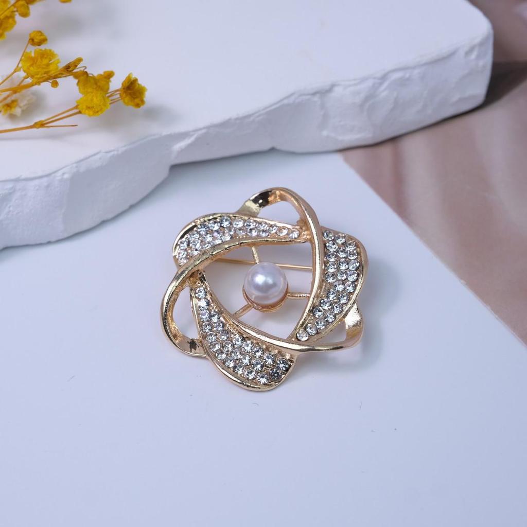 Dámský klip na šátek s kamínky: Japonský & Korejský Styl, Proti Odhalení, Módní, Luxusní, Všestranná Přezka na Připevnění, Multifunkční Brož.