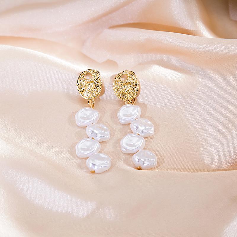 Folded Baroque Pearl Stud Earrings, Fashionable Cold Temperament Earrings, Light Luxury Temperament Fringed Earrings.