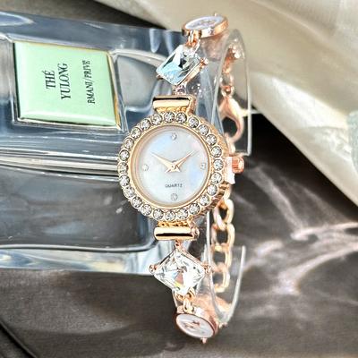 Elegant Letter Chain Women Bracelet Watch Diamond Embedded Dial Fashion Adjustable Chain Quartz Watch Relogio Feminino