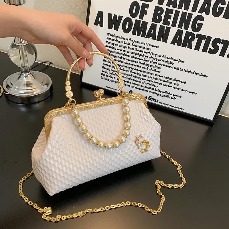 Luxury Designer Women White Shoulder Bags Gold Silver Crossbody Bags Pearl Evening Clutch Chain Shell Clip Party Handbags