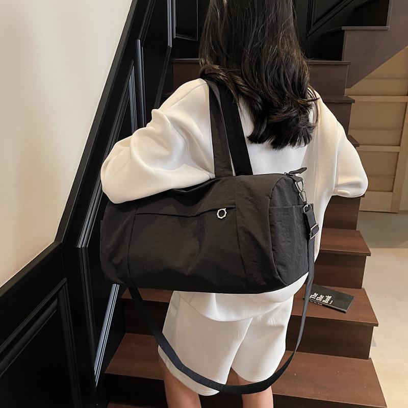 Einfache und vielseitige leichte Umhängetasche im japanischen Stil, lässige Sporttasche, geräumige Tragetasche, modische Crossbody-Reisetasche