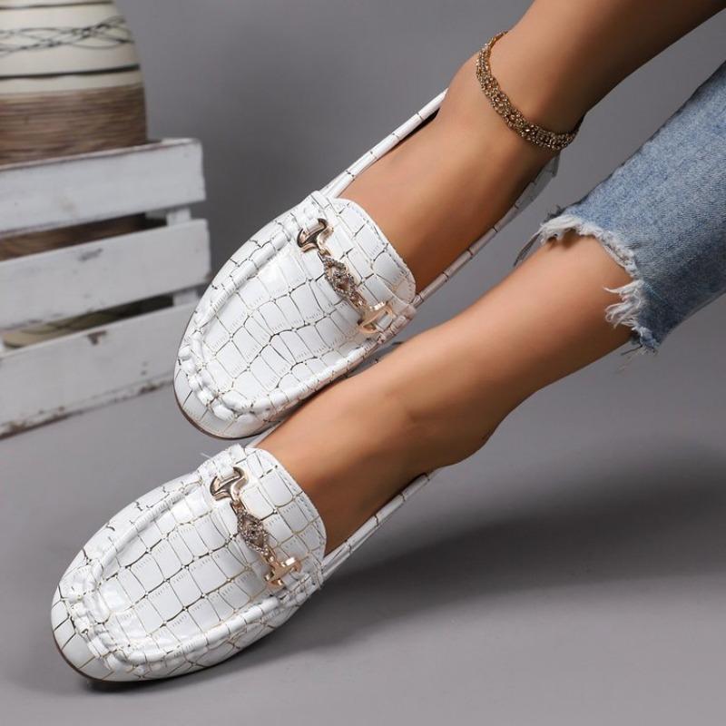 Plus-size Casual Single Shoes, New Fashionable Women's Shoes, Metal Buckle Loafers On One Foot