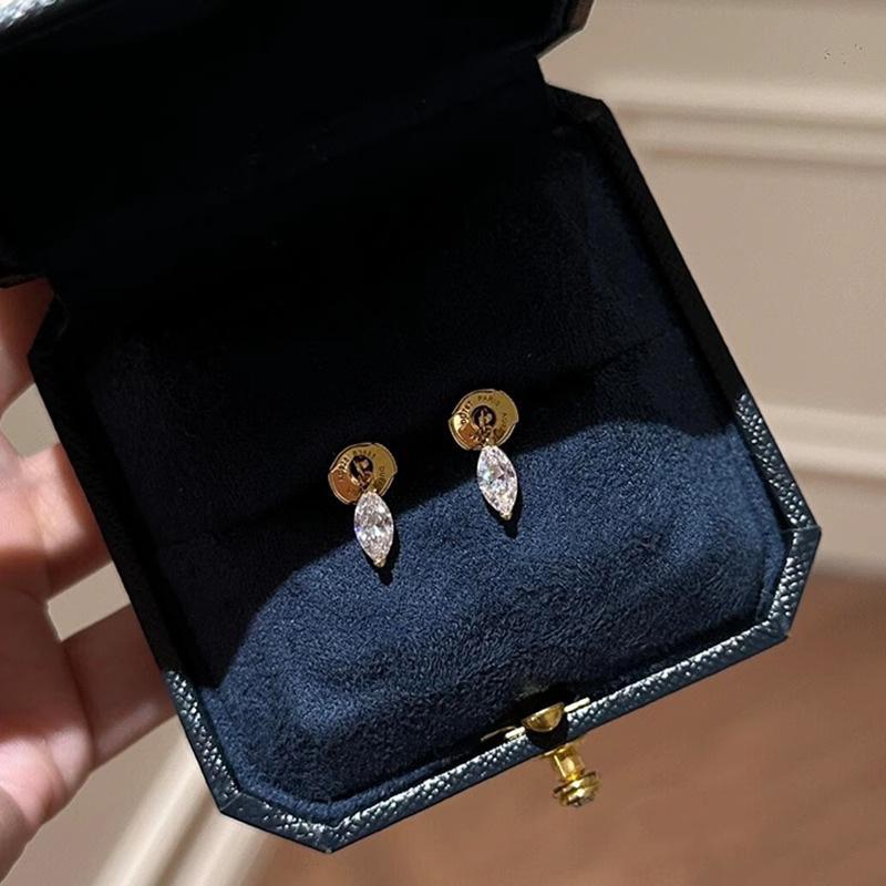 Elegant Versatile Sophisticated and Understated Stud Earrings for Women Golden 0625