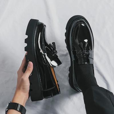 Fashion Pointed Toe Luxury Dress Shoes Men Loafers Patent Leather Tassel Black Men Formal Mariage Wedding Shoes Thick Bottom