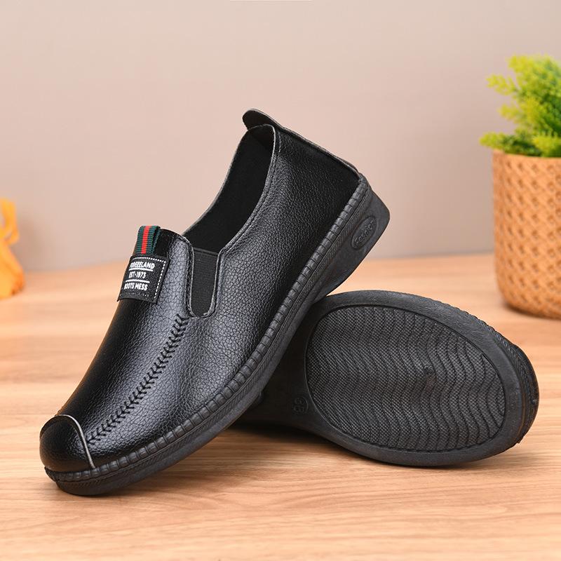 Women Waterproof Leather Casual Sports Shoes for Middle-Aged and Elderly Women 35EUCN36 чёрный 1650₽