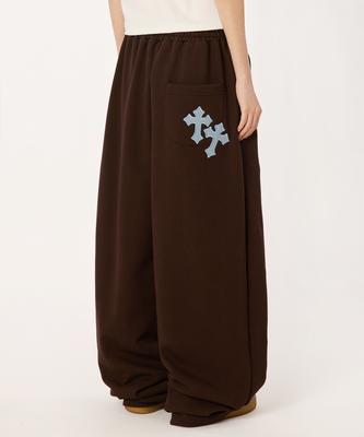 BOUNDARY Twin Crossbody Patch Long Sweatpants [Brown]