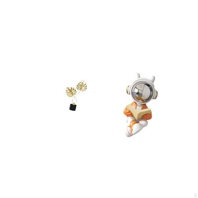Astronaut Figurine Sculpture Decorative Tabletop Ornament for Desk Cabinet Fireplace Housewarming