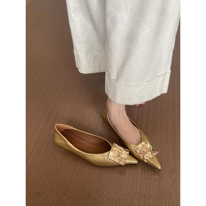 Low-heeled Retro Metal Buckle Pointed Red Single Shoes Women's Shoes Spring and Autumn 2025 New Shallow Mouth Versatile Commuter Shoes