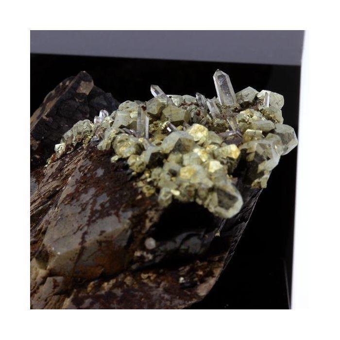 Sidérite, Pyrite, Quartz 703.7 carats