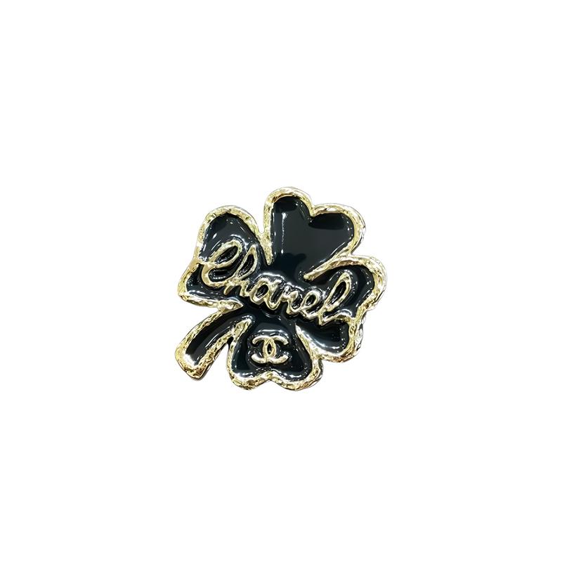 CHANEL 24P black enamel letter four-leaf clover - brooch, same style for men and women, couple style