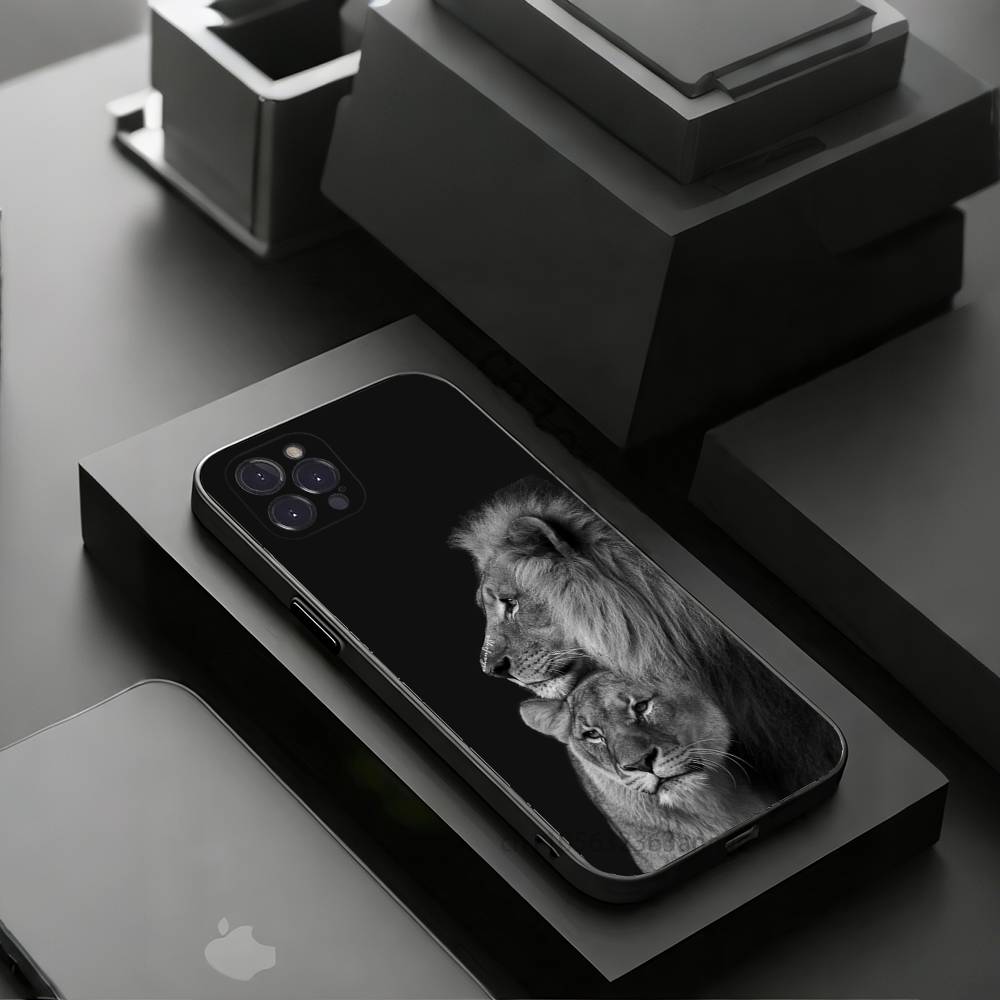 Lion Pattern Phone Cases For iPhone 17 16 15 14 13 12 11 Pro Max Plus Luxury Camera Protection Plastic