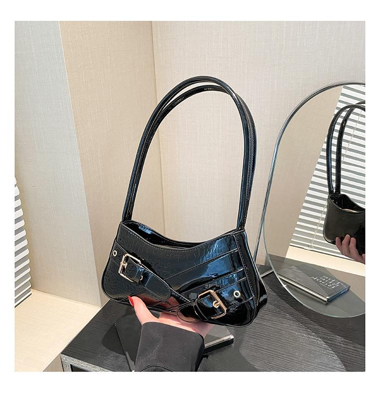 

2025 spring new trend oil wax leather bag women s niche versatile shoulder bag fashion commuter oblique span bag чорний
