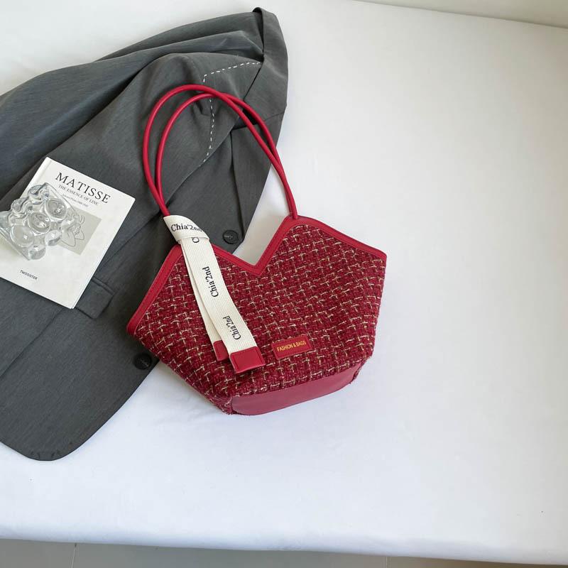 Large Capacity Plaid Bag Women's 2025 New Fashion Retro Shoulder Commuter Bag Women's Texture Versatile Tote Bag Women