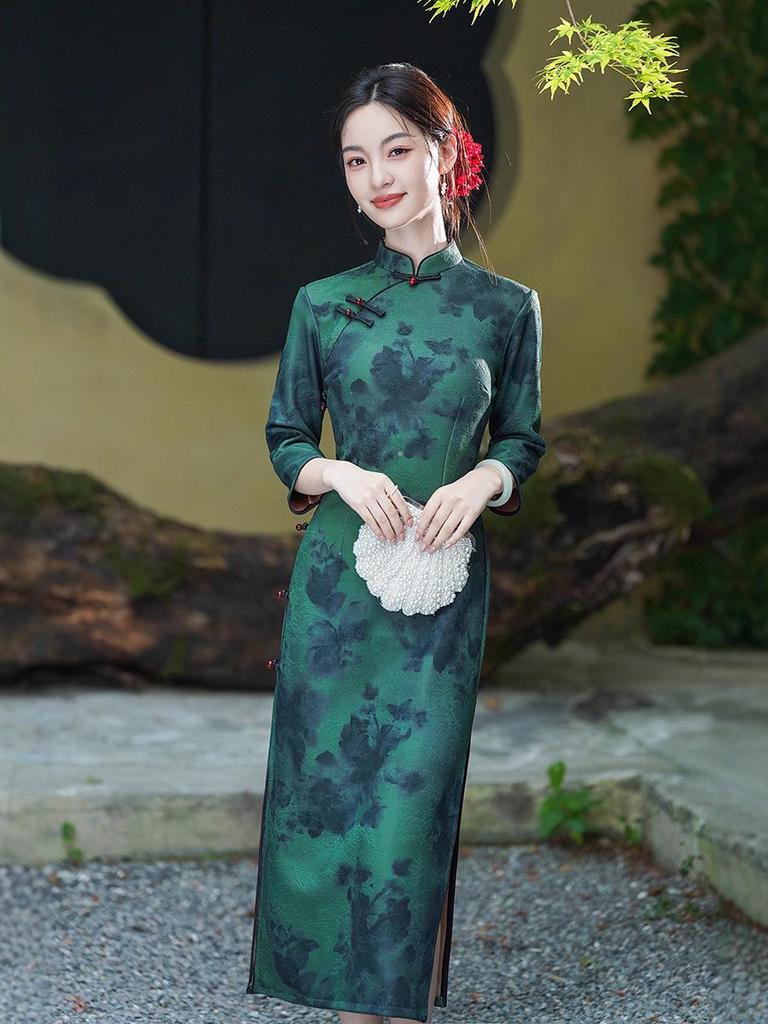 Modern Green Autumn Qipao 2025: Long Sleeve, High-End, Chinese Style