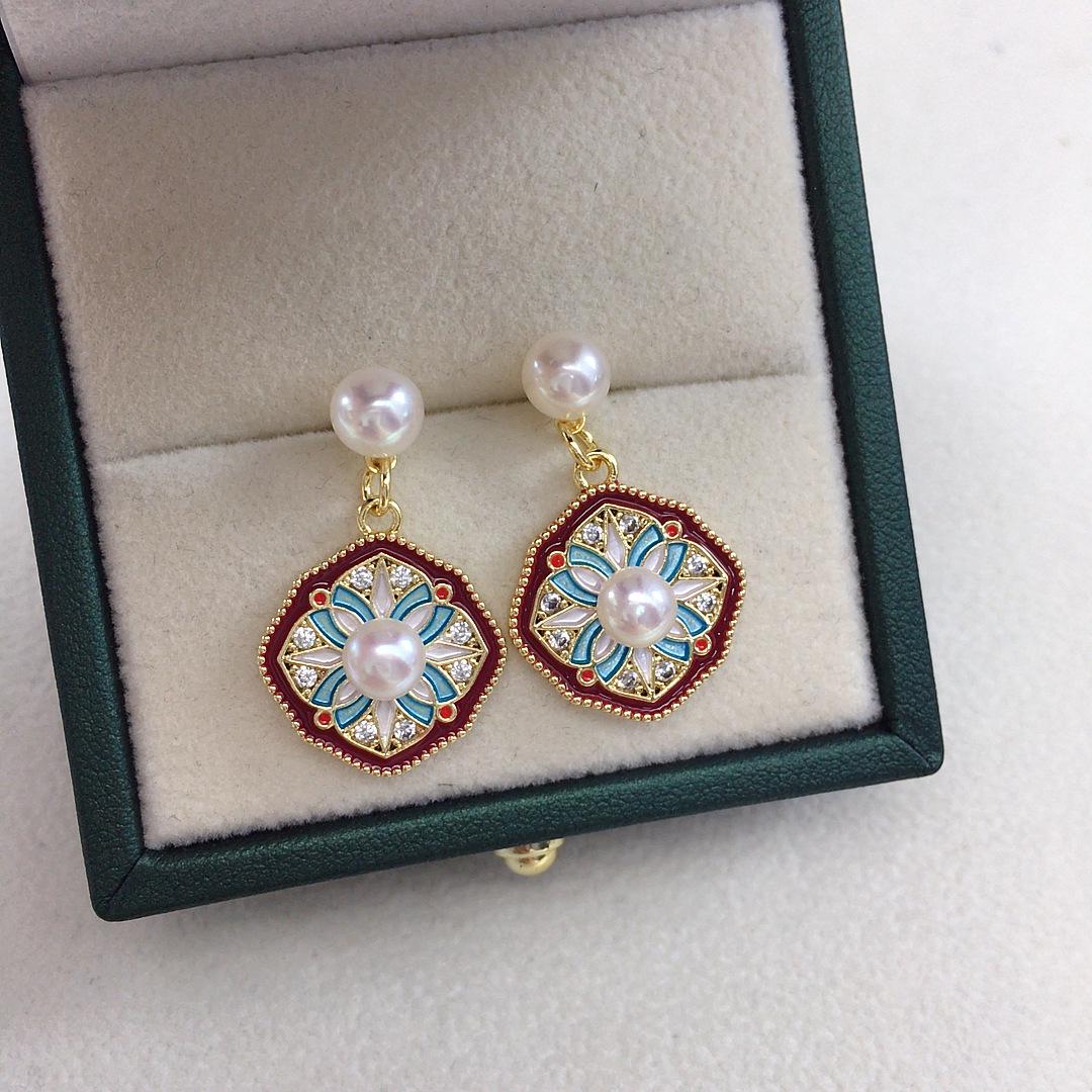 Retro High-End Freshwater Pearl Stud Earrings