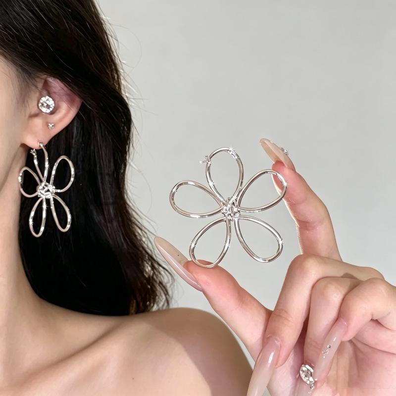 Exquisite Silver Floral Hollow Stud Earrings - Versatile & Stylish