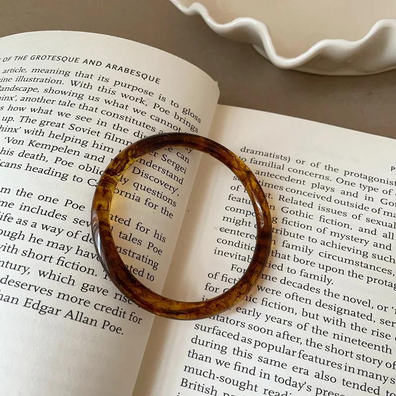 Round White Minimalist Bracelet Vintage Y2k Classic Color Elegant Jewelry Charm Women Fashion Holiday Aesthetics Decoration