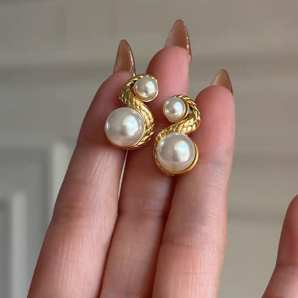 Cercei cu perle Cercei de damă de înaltă calitate