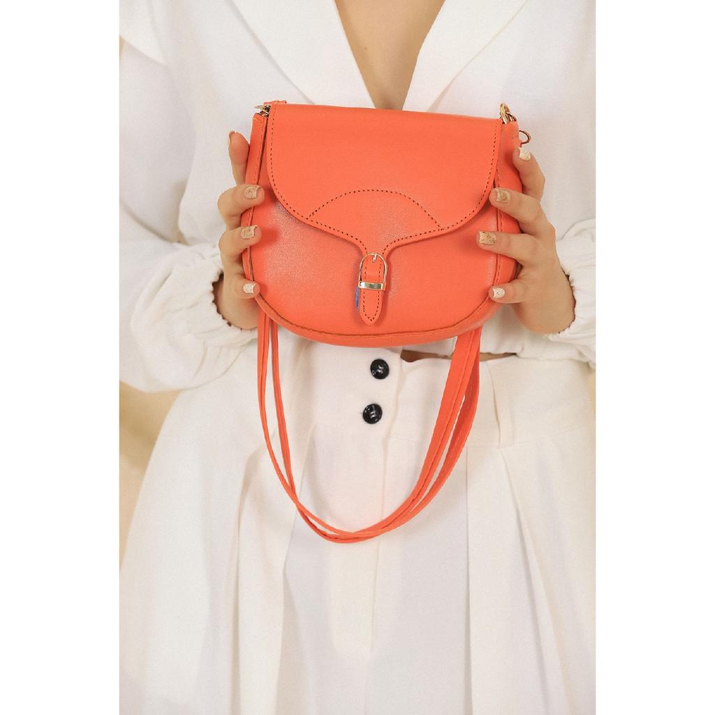 Schwarze Shk17 Einfache und stilvolle Umhängetasche mit Druckknopfverschluss und verstellbarem Riemen L:16E:18W:6