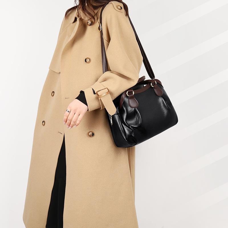 Bag women's bag 2025 new casual soft surface commuting to work large capacity messenger bag versatile temperament women's portable