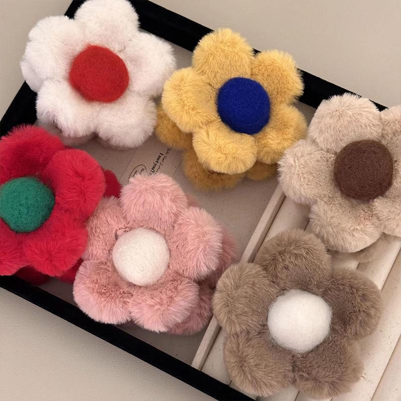 Korean Style Plush Flower Hair Claws Fashion Small Hair Clips Sweet Barrettes Shark Clips For Women Hair Accessories Headwear