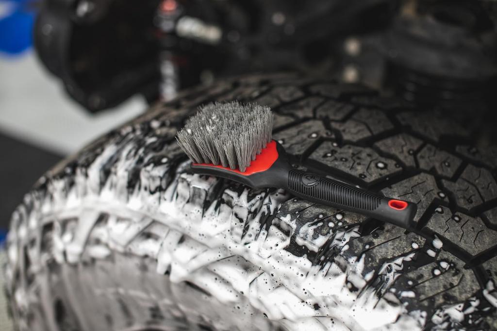 Detail Factory Banden Schrobborstel Ergonomisch Ontwerp voor Gemakkelijk Banden Rood - Reiniging,