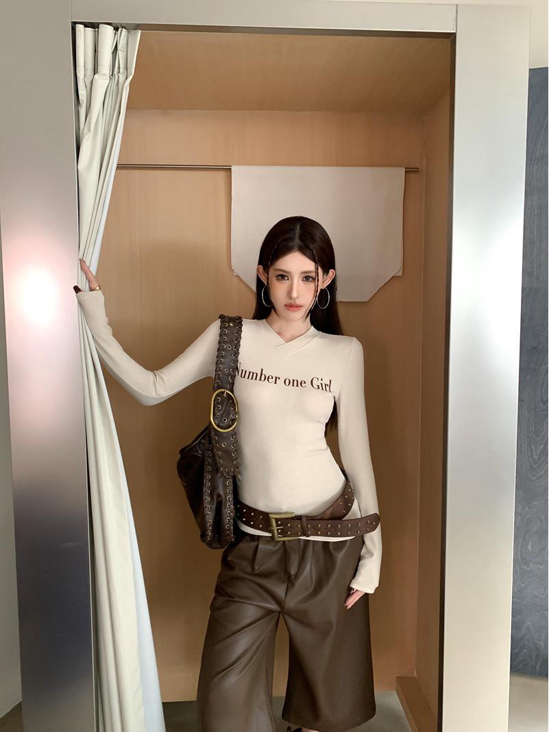 

2026 Spring V-Neck Mesh Long-Sleeved T-Shirt with Letter Print and Irregular Hem One Size абрикосовий