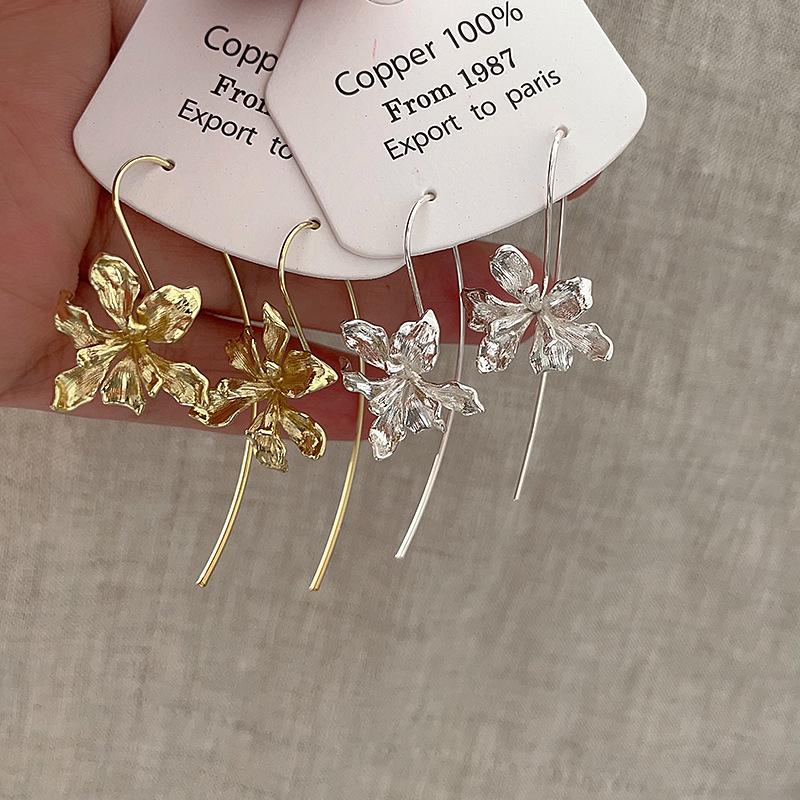 Iris Flower Retro Court Metal Earrings – Elegant, Versatile Women's Ear Jewelry