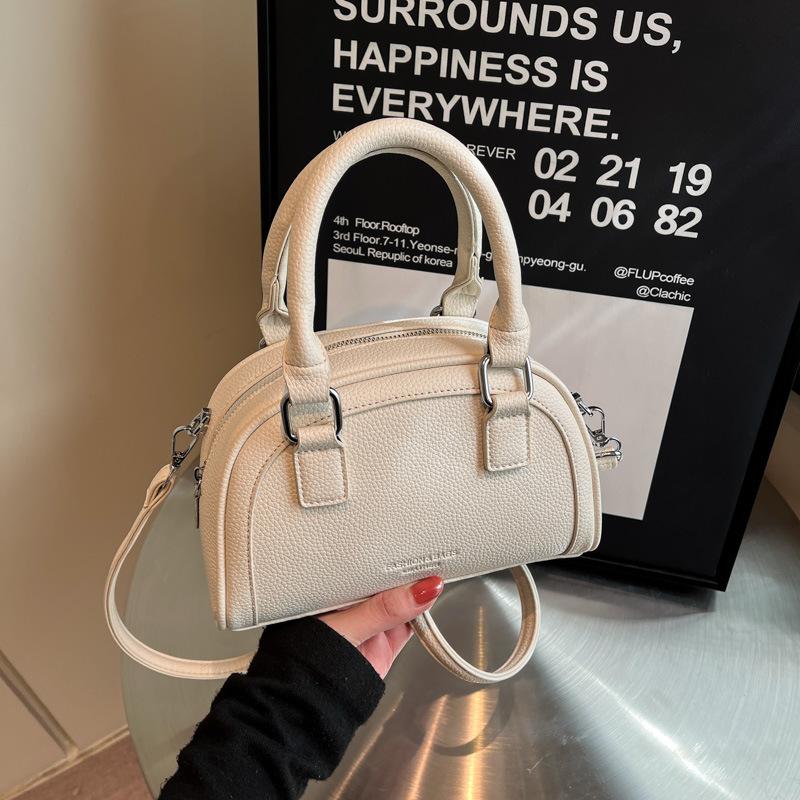 Small Bag Women's Retro New Fashion Messenger Bag Versatile Niche Portable Pillow Bag