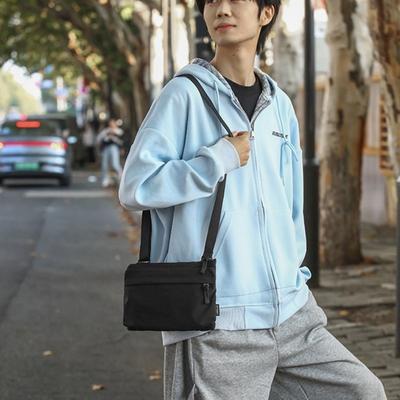 Nisza projekt lekka torebka na ramię mała damska wiosna nowa nylonowa casualowa torba crossbody o dużej pojemności