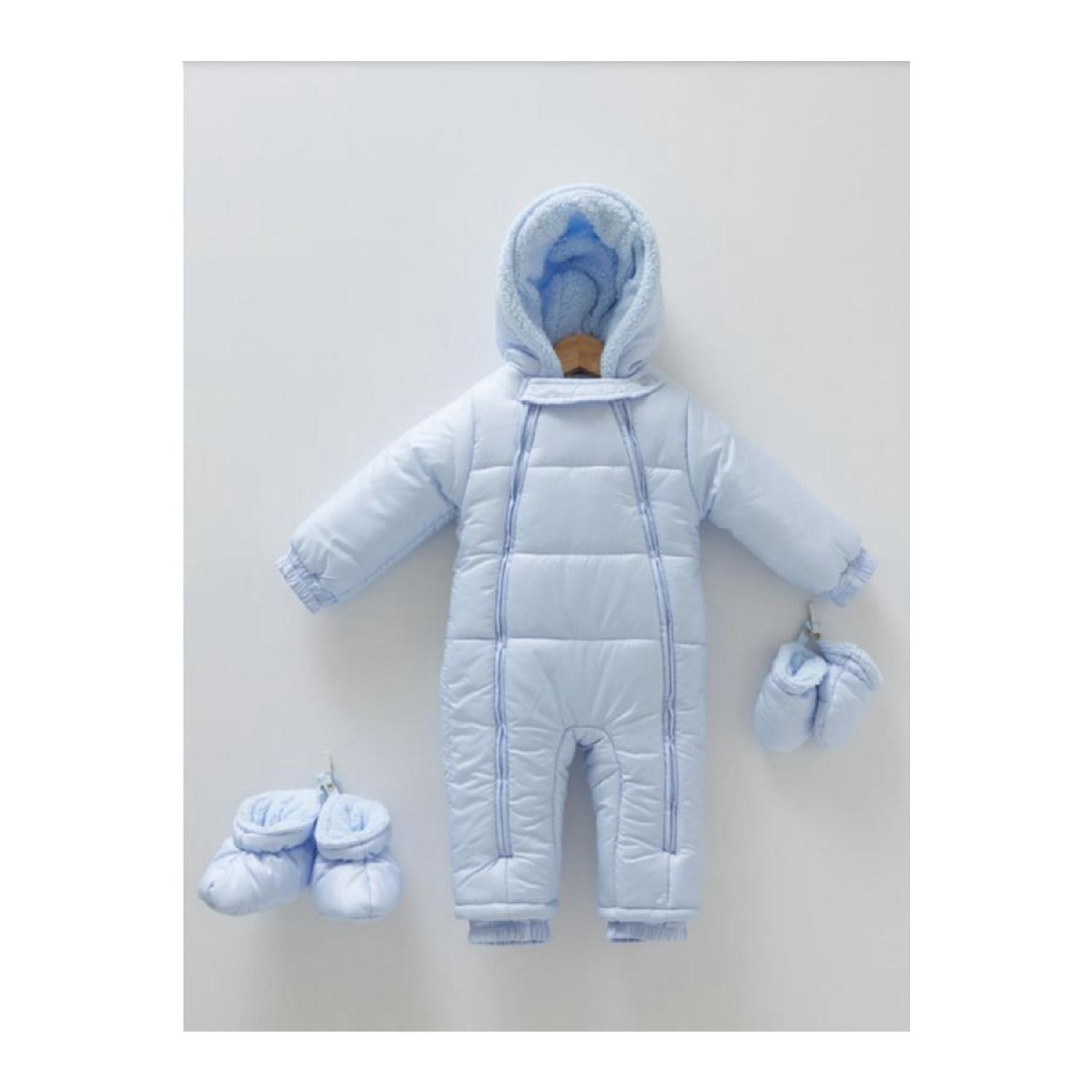 

Голубой пушистый комбинезон космонавта