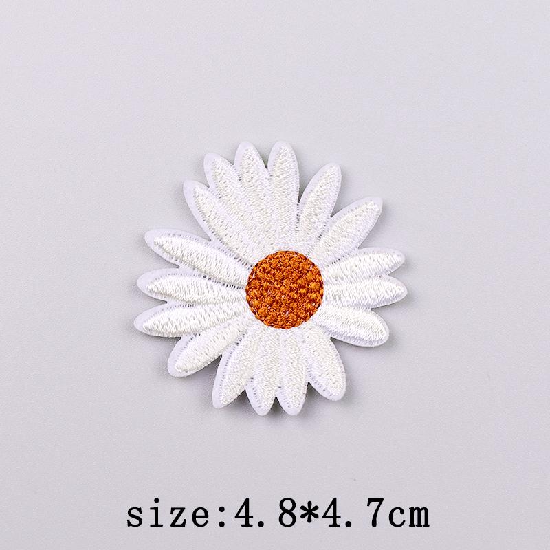 Sunflower Embroidery Patches For Clothing Thermoadhesive Patches For Clothes Cartoon Flower Sewing Fusible Patch Stickers Badges