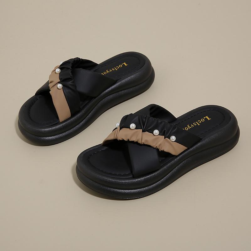 

2025 summer new thick-bottomed small fragrant slippers women s casual fashion outer wear with skirts beach one-word sandals women 35