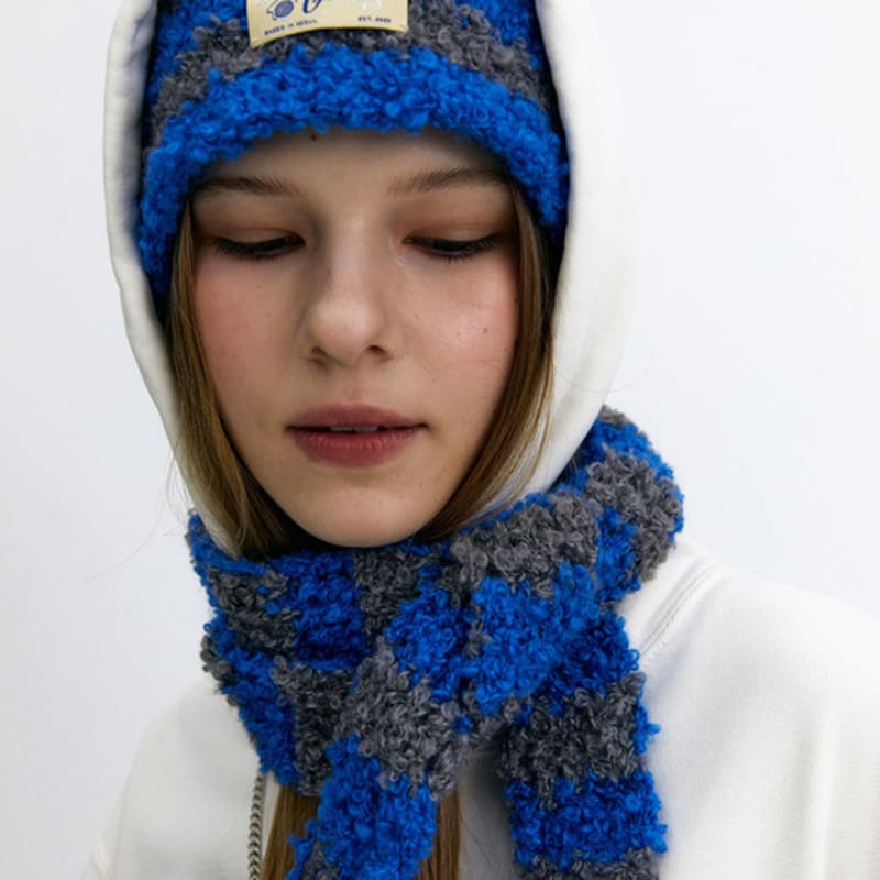 DANCING GRANDMA CURLY STRIPE MUFFLER : BLUE