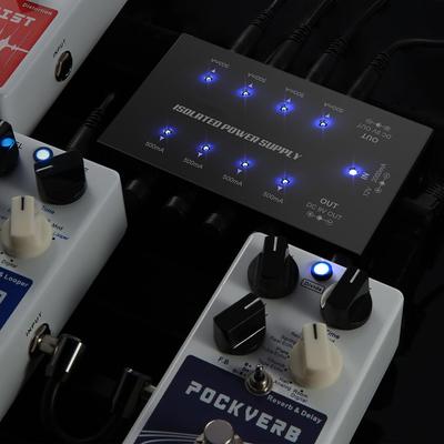 Kompaktes Netzteil für Gitarreneffekte. 8 isolierte DC-Ausgänge für 9 V/18 V Gitarreneffekte.