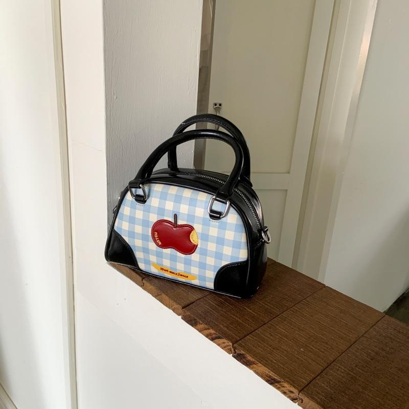 

Милая сумка-тоут в виде яблока 2025 новый универсальный рюкзак для поездок на работу большой вместимости маленькая квадратная сумка в клетку 20*7*14
