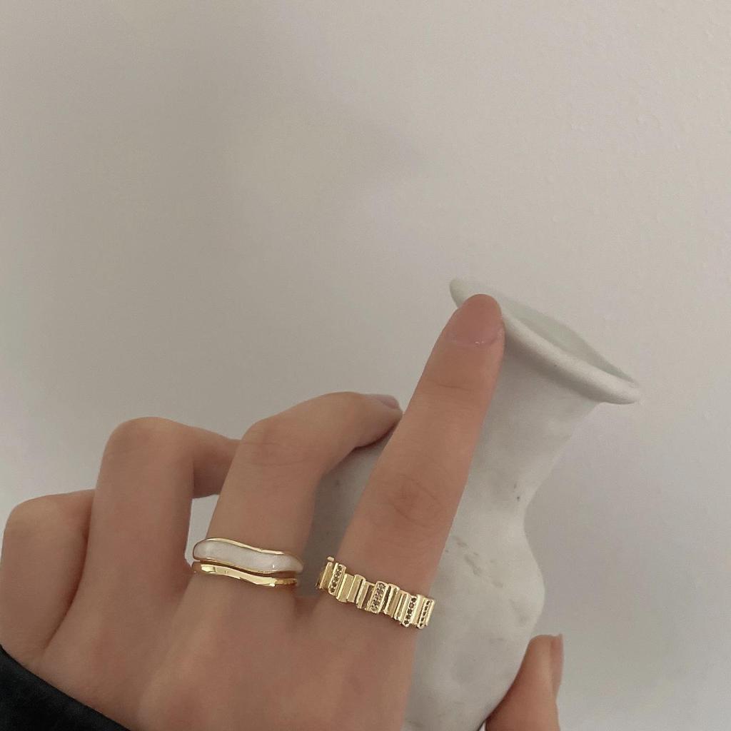 Elegant White Mother-of-Pearl Double-Layer Women's Ring with Open Design