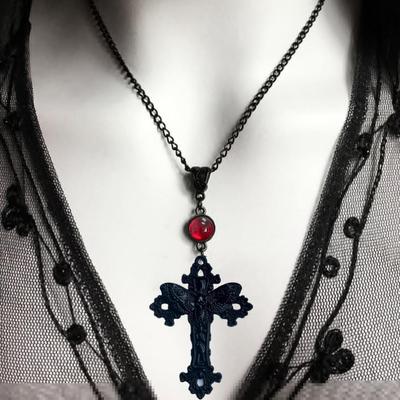 Dark Punk Gotico, Collana Falena Croce