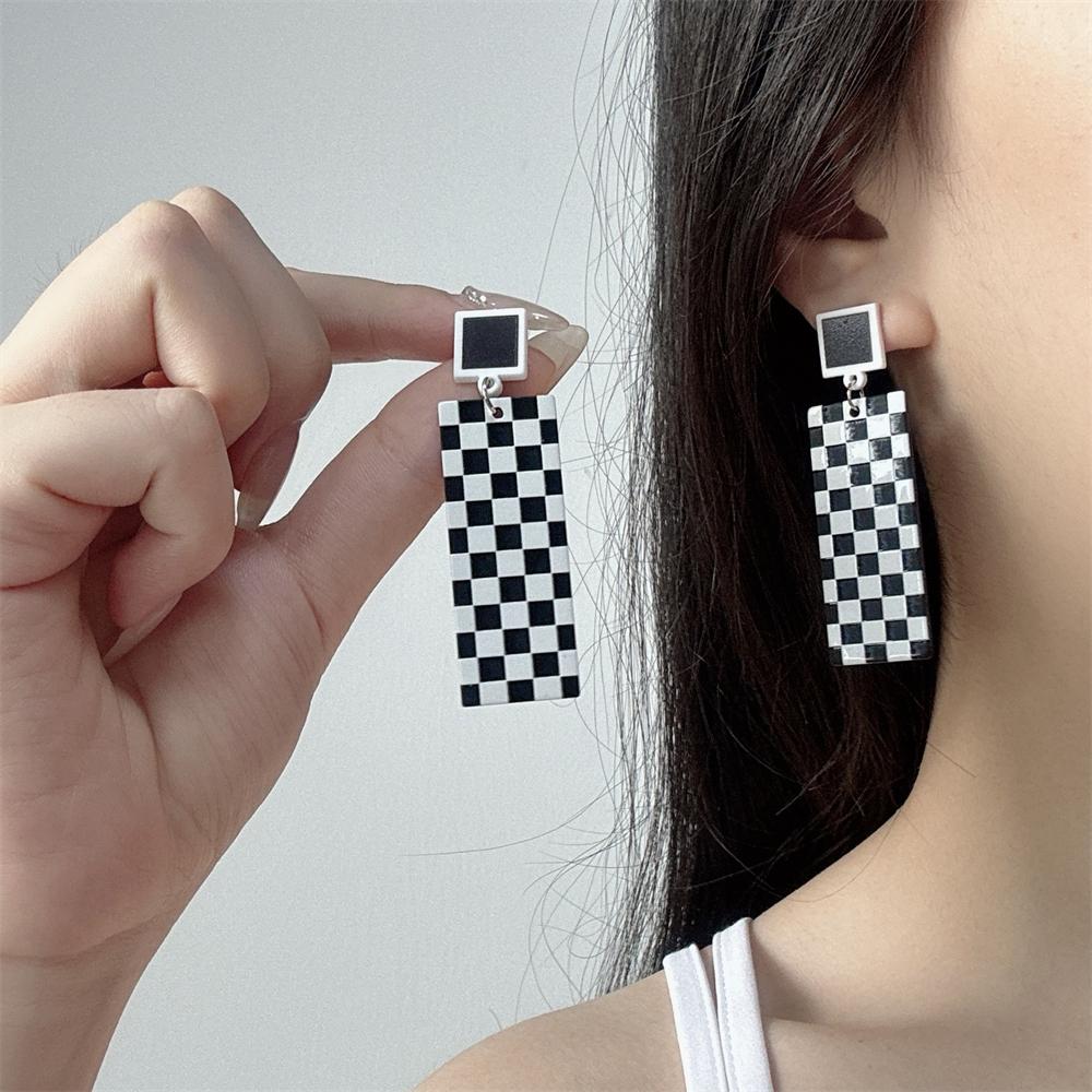 Elegant And Exaggerated Retro Geometric Black And White Striped Earrings Fashionable And Stylish Ear Accessories