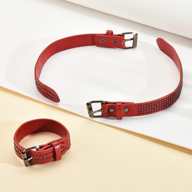 Niche Design Heavy Metal Rivet Red Leather Necklace Collar, A Two-Wear Leather Bracelet Removable Tide