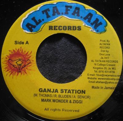 7inch Record MARK WONDER & ZIGGI - Ganja  Station NONE Al.Ta.Fa.An. Jamaica Reggae, Ska & Dub Used