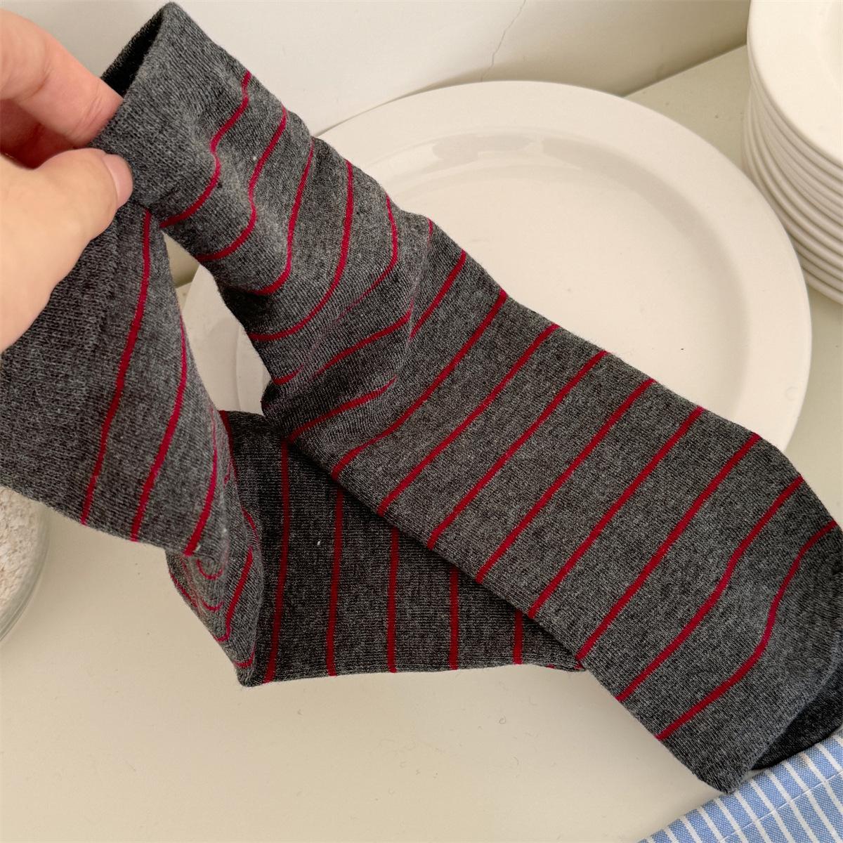 

Striped Boneless Socks, Women s Autumn and Winter Cotton Socks, Sweat-absorbing and Versatile Mid-calf Socks, Pile Socks 1 pair сірий колір