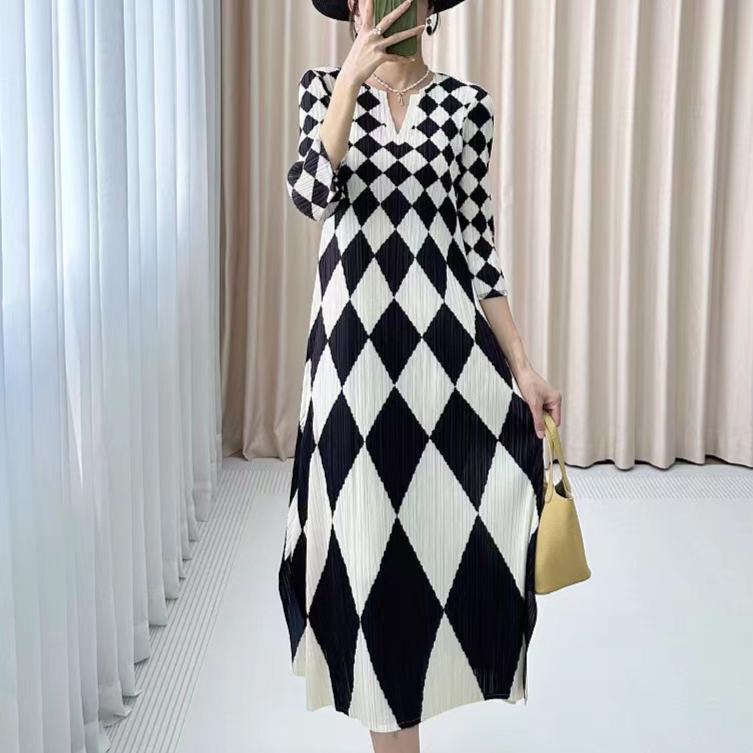Women's Print Dress Spring Summer Diamond Print High-end Pleated Dress V-neck Long Dress